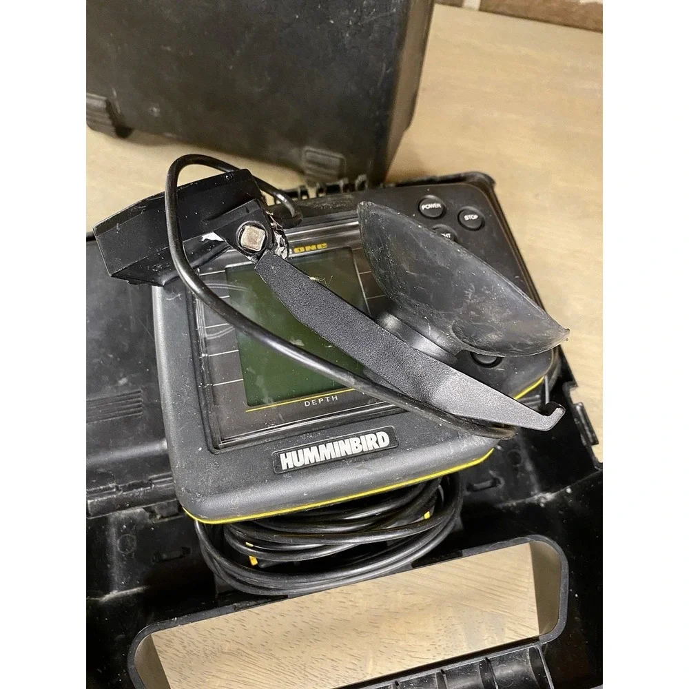 Humminbird‎ Wide 100 Portable Fish / Depth Finder & 455 Transducer w/ Case